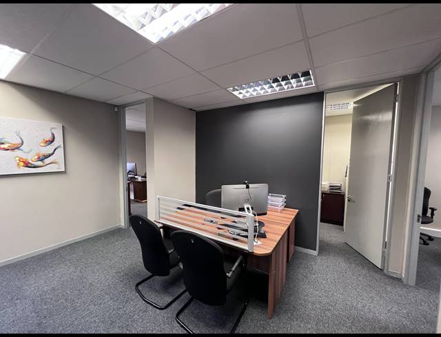 135M² OFFICE TO LET IN DE BRON